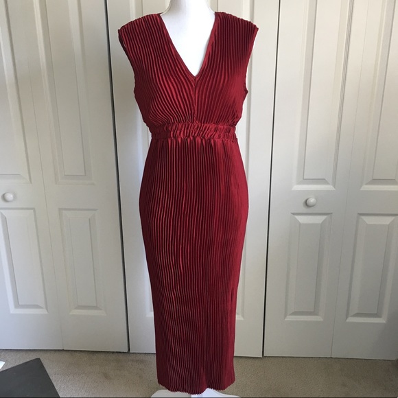 Romeo Juliet Couture Red Pleated Tie 